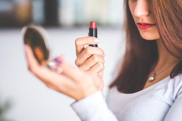 lipstick-gffc43b622_640.jpg