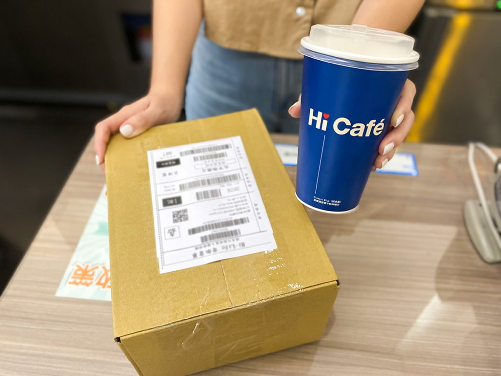 消費者9月9日於蝦皮下單,選萊爾富取貨,完成取貨即贈大杯冰美式咖啡25元折價券(原價45元),相當於4.4折。