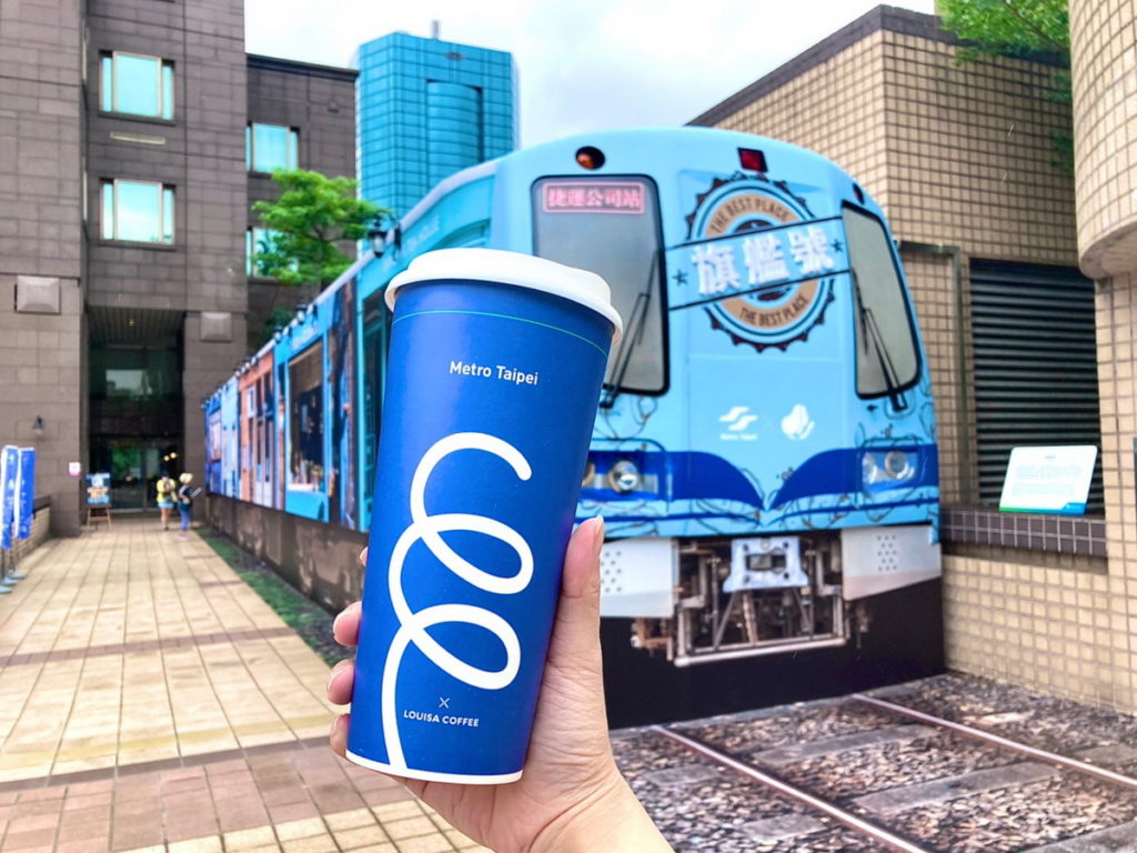 「Metro Taipei X LOUISA COFFEE」北捷總部旗艦店,擬真的捷運「旗艦號」成熱門拍照打卡景點