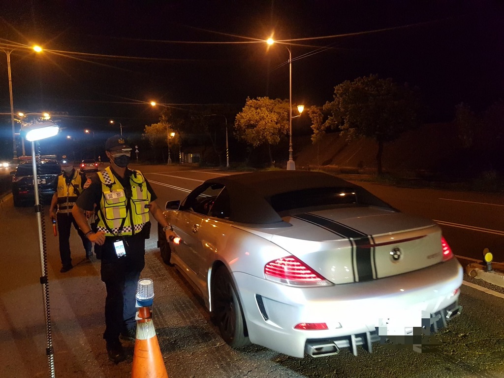 圖片說明：臺中市政府警察局交通警察大隊防制酒駕無假期，此為日前值勤情形。(記者林㤈輝翻攝)