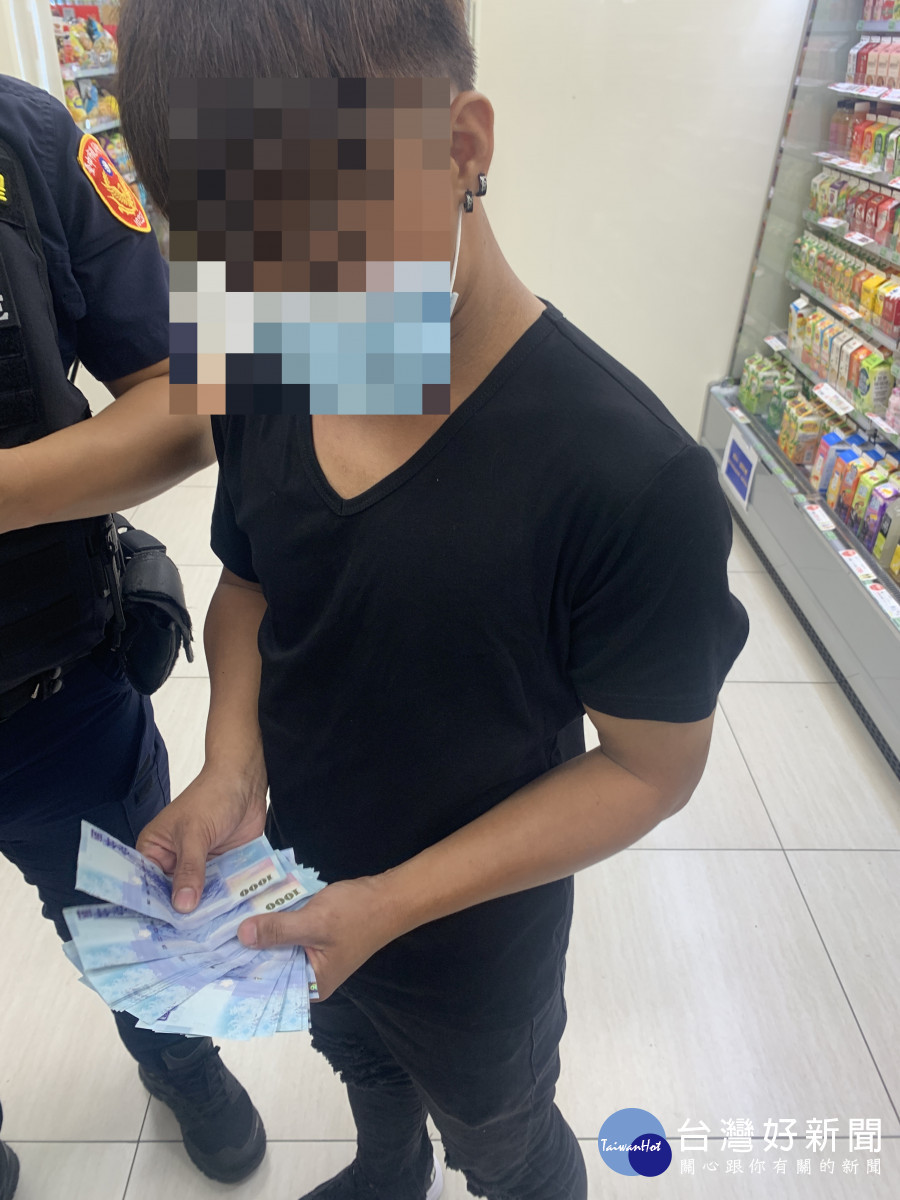 鄭男提領僅存的2萬元現金,欲購買點數支付援交費用。