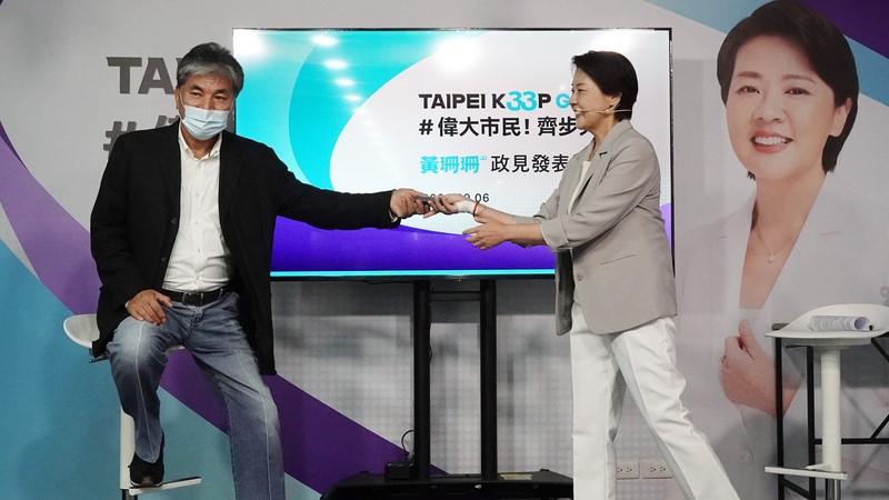 黃珊珊邀請李鴻源(左)擔任競選團隊政策總顧問。中央社