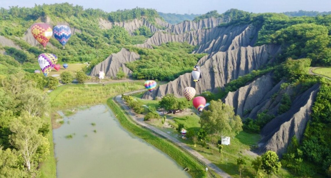 熱氣球田寮月世界惡地浪漫起飛    高市觀光局中秋送大禮   繫留搭乘網路售票再加碼