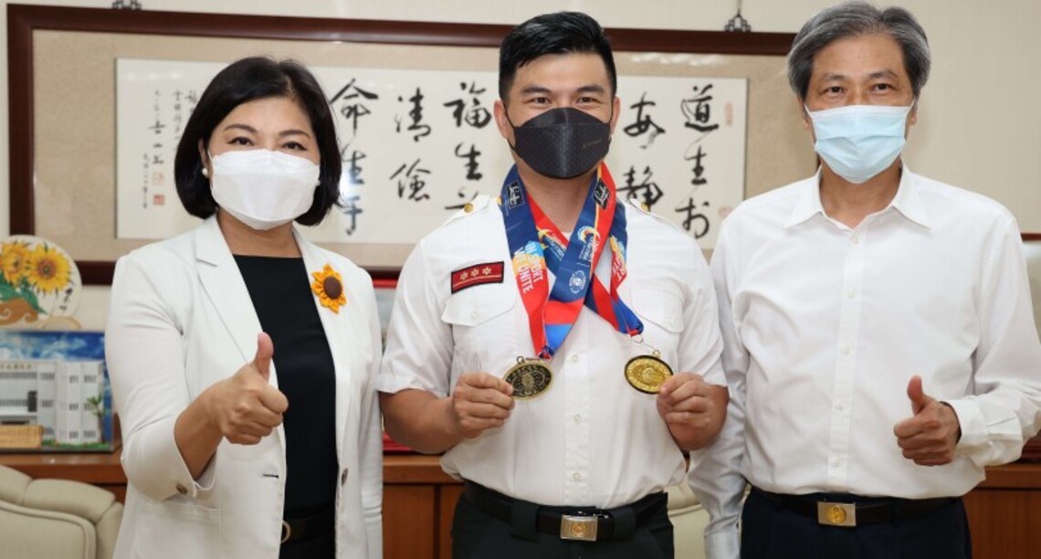張麗善接見2022世界警消運動會金牌選手陳嘉弘 擴充消防單位運動健身器材 應付防救災體能需求