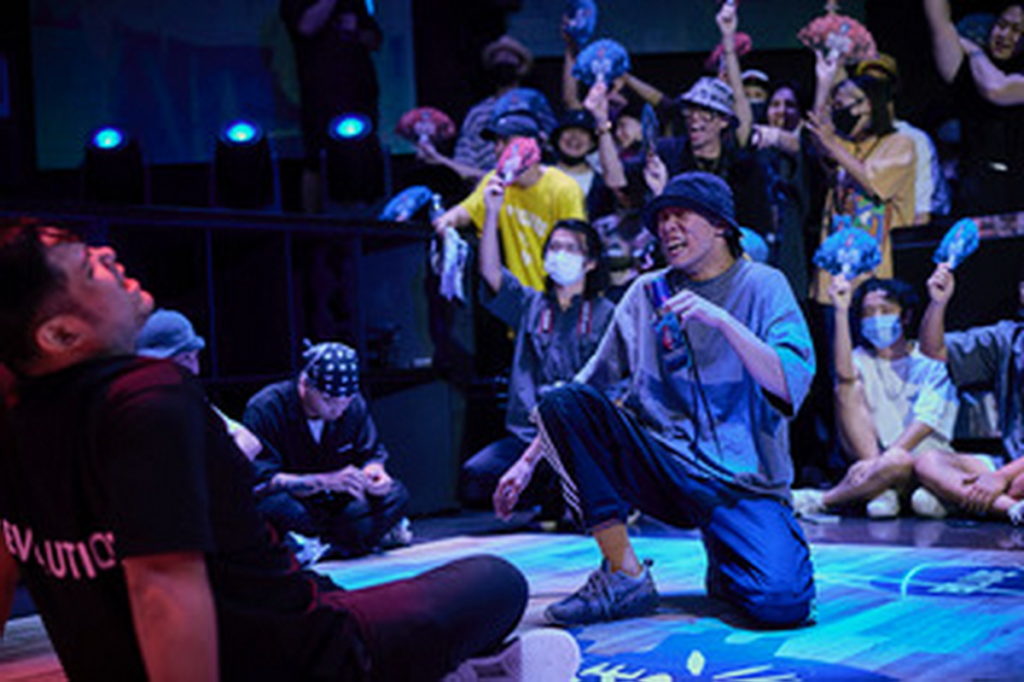 Red Bull Dance Your Style_ 軍戰由被譽為「神奇肢體使用者」的Diao對尬專擅Da ncehall___Jac ob （林亭昀），兩人均以精彩絕倫的完美律動詮釋大眾 ________-1
