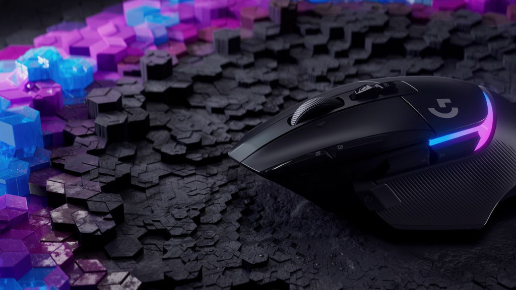G502 X PLUS 支援互動式LIGHTSYNC RGB特效,點亮信仰成就完美。