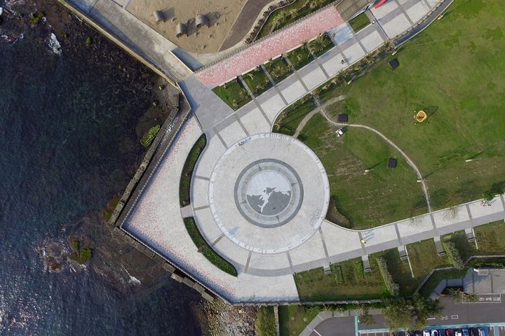 和平島的羅盤廣場與通用步道。 圖:北海岸及觀音山國家風景區管理處/提供