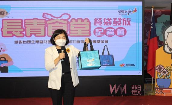 雲林發放攜帶式保溫餐袋 便利長者配合疫情攜帶用餐