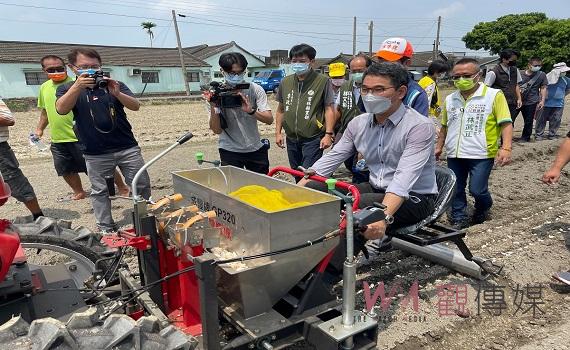 雲林大蒜種植全面機械化 劉建國推動雙技農業