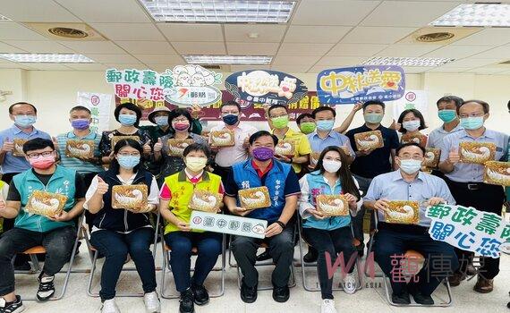 太平宜欣郵局月餅捐贈 用愛心成就夢想點燃希望