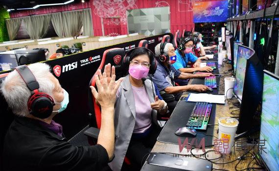 老人打電動、腦袋變靈光　Senior Gamer銀色電玩手　王惠美與長輩尬電競