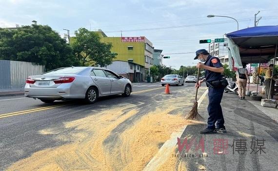 道路發現200公尺長油漬 南投縣草屯警察迅速清除受民眾肯定