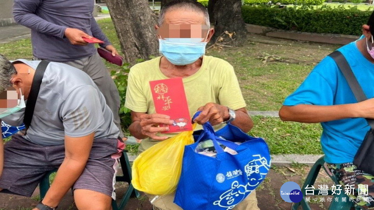 ▲活動中更提供應節禮品及紅包。(圖/記者 許高祥 翻攝)