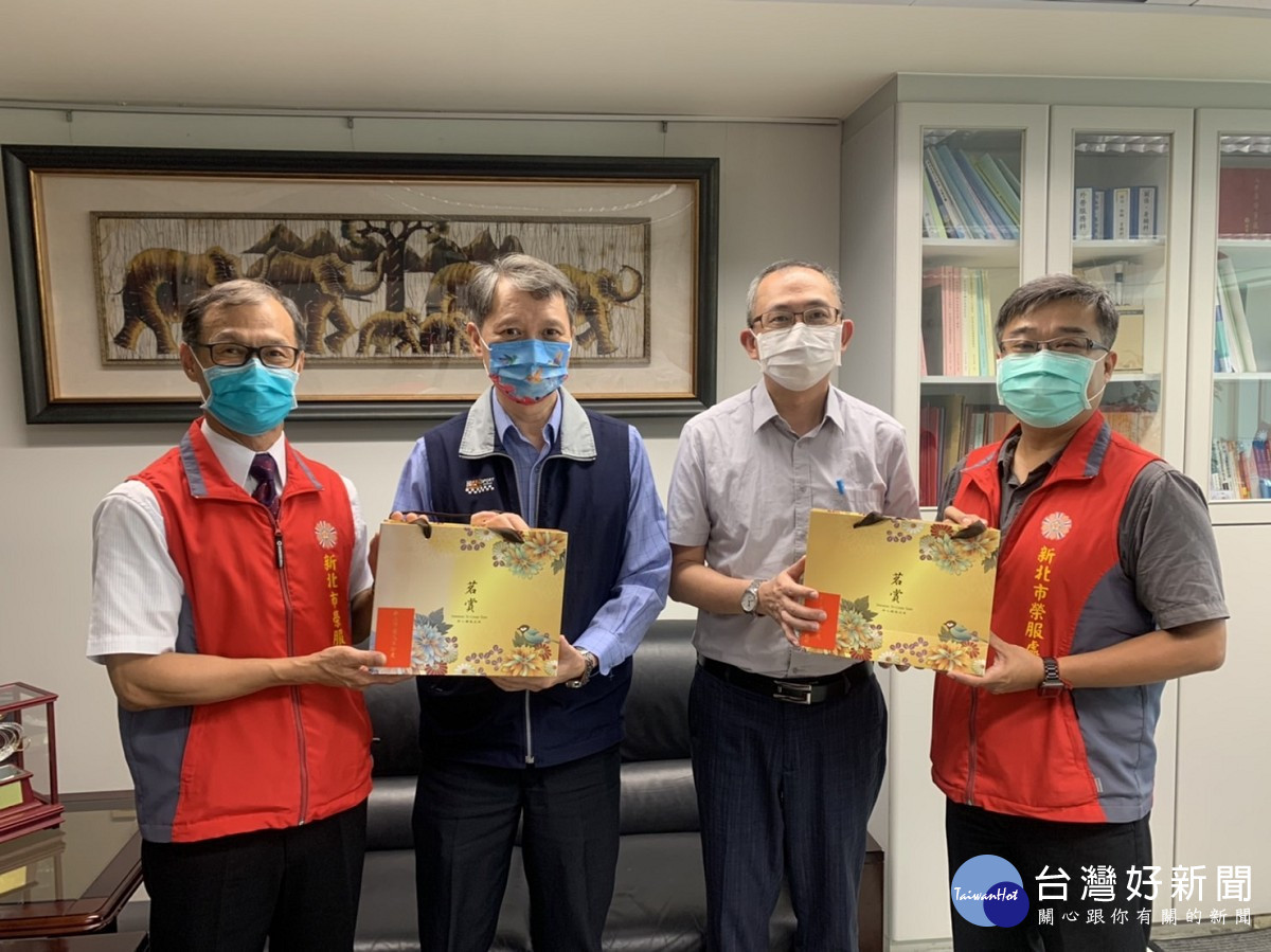 周興國處長(左1)、新北市政府勞工局陳瑞嘉局長(左2)、新北市政府就業服務處林澤州處長(右1)、新北榮服處李毓錫副處長(右2)會後合影
