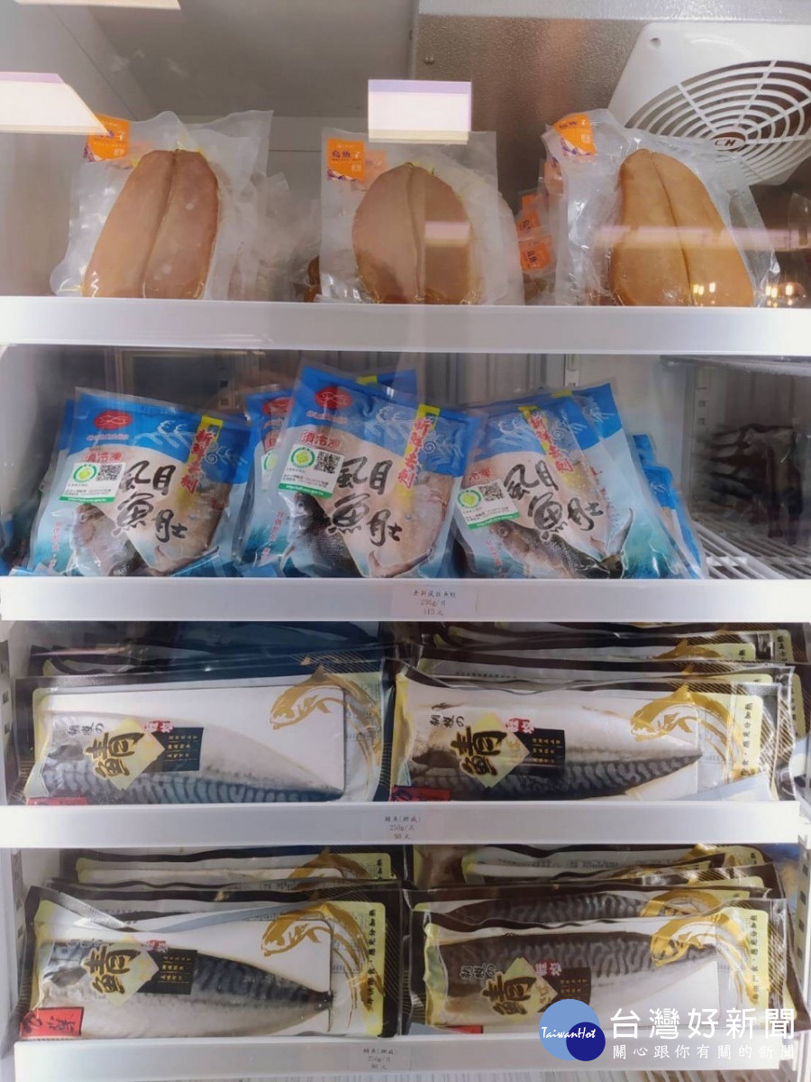 「漁倉食事」銷售現撈海鮮、國產漁獲等。