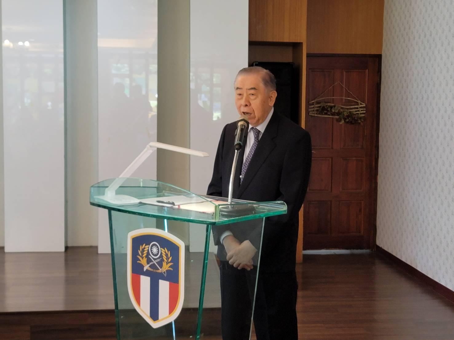 軍友社榮譽理事長李棟樑今慰問陸軍司令部，感謝官兵保國衛民的辛勞。王烱華攝