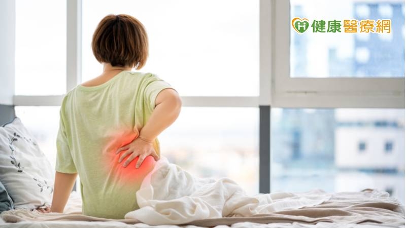 大水泡壓迫腎盂致結石 軟式輸尿管鏡手術解決疼痛