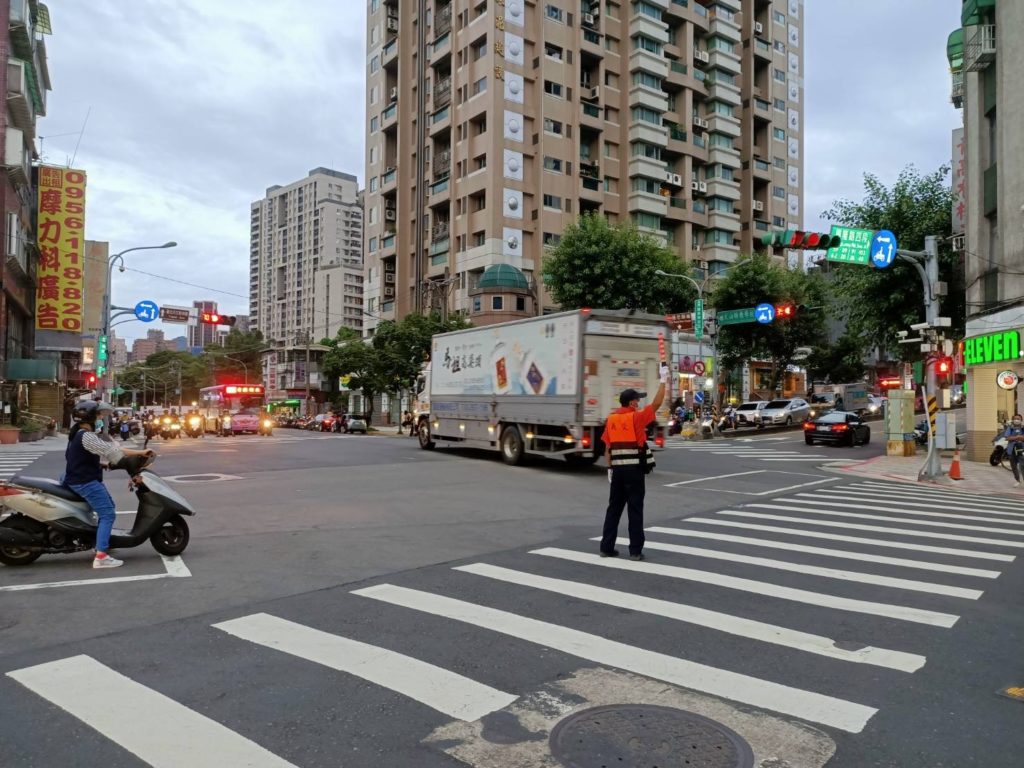 勤務人員加強查報校園周邊路況