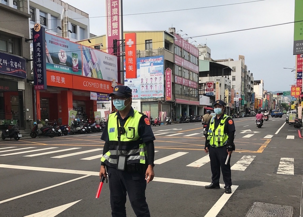 圖片說明：暑假期間中市警持續加強防制青少年危險駕車暨利用各項執法作為加強稽查未滿18歲青少年無照駕駛行為，此為先前執勤情形。(記者林㤈輝翻攝) 