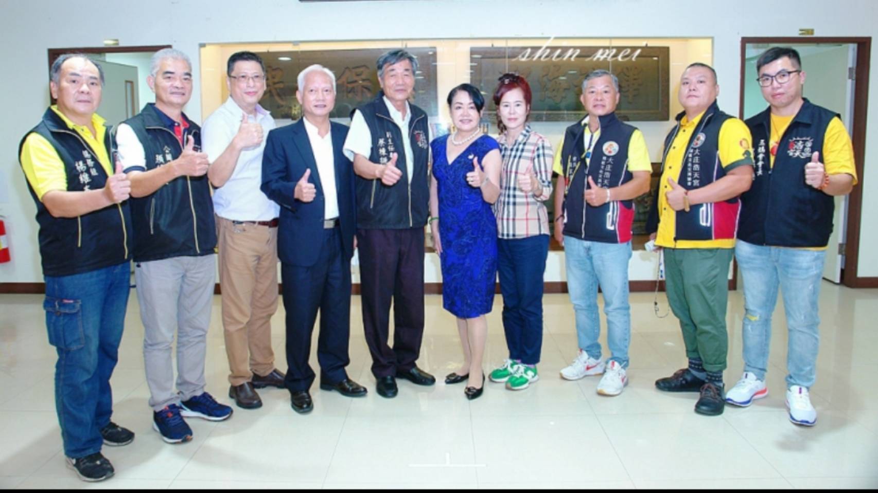圖片說明：中臺科技大學攜手台中市梧棲區大庄浩天宮於日前在中臺科技大學藝文中心隆重開展，此為重要貴賓合影。 (圖/林㤈輝翻攝)