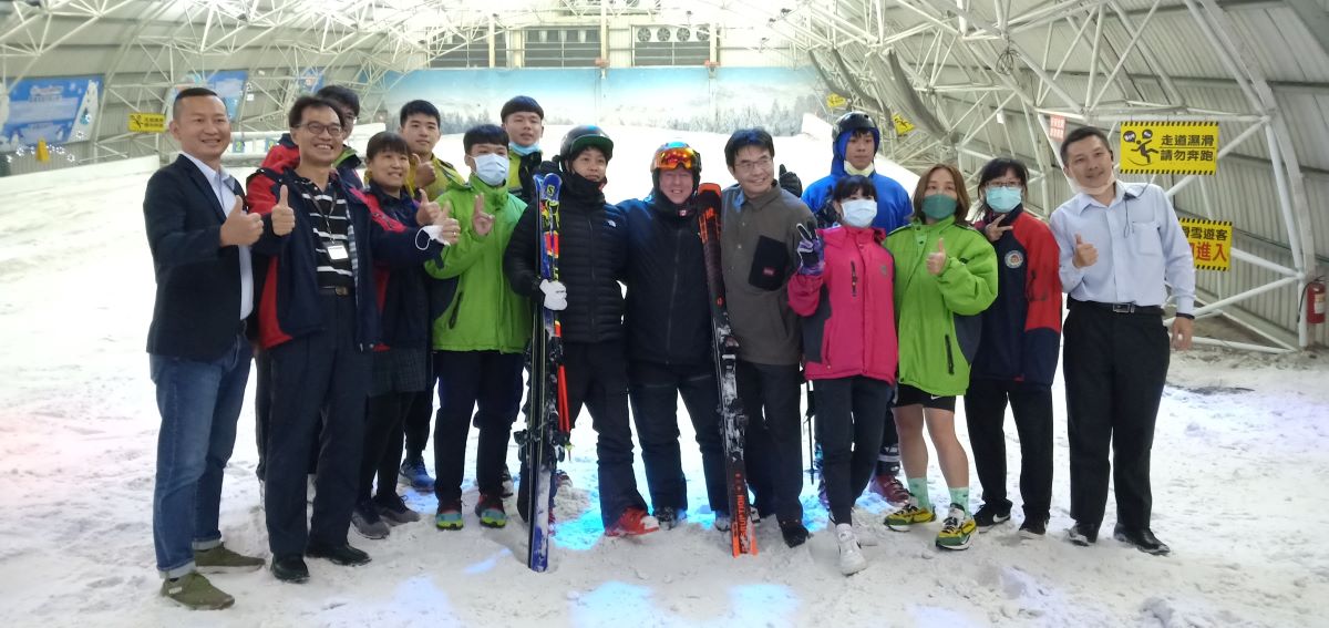 圖片說明:新竹小叮噹滑雪場開班,預計培養超過30名新科滑雪指導員。
