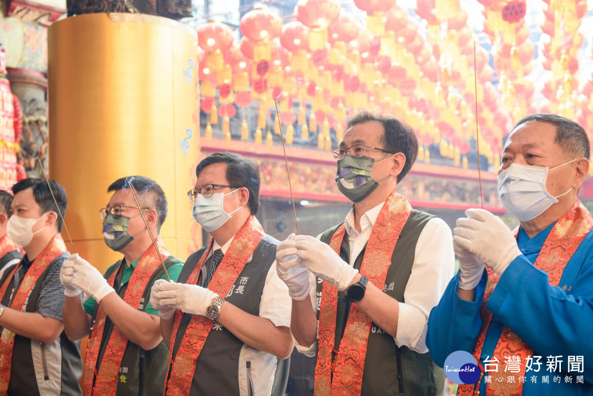 慈惠堂參香祈福。<br /><br /> <br /><br />