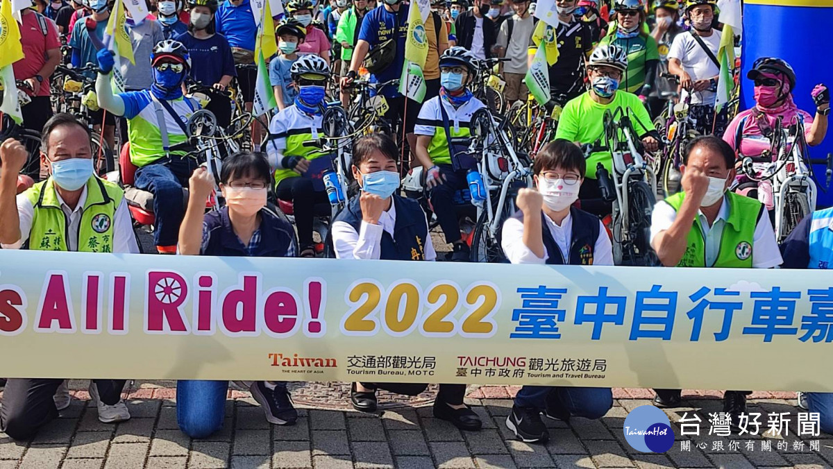 數百騎士從東勢客家園區出發