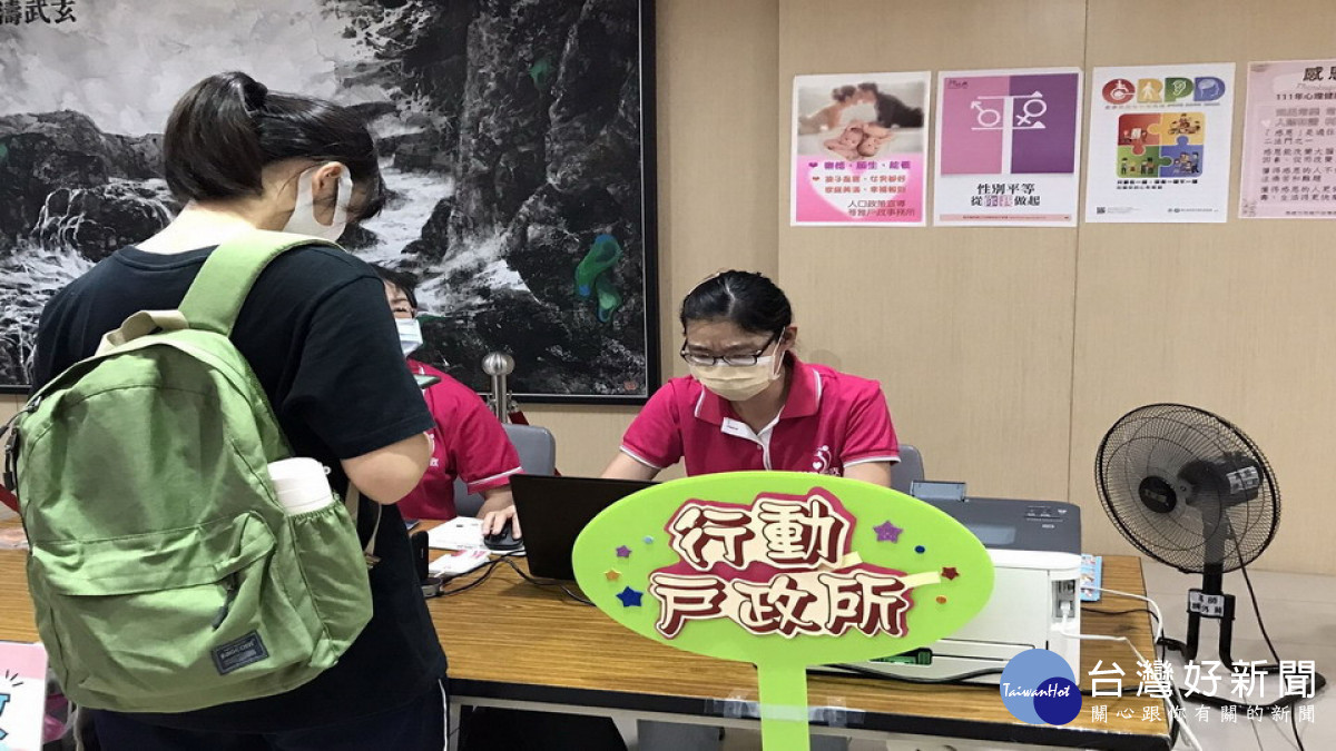 ▲高市苓雅戶所邀請新興及前鎮戶所進駐高雄師範大學和平校區，受理全校師生辦理戶籍謄本服務。（圖／記者 許高祥 翻攝）