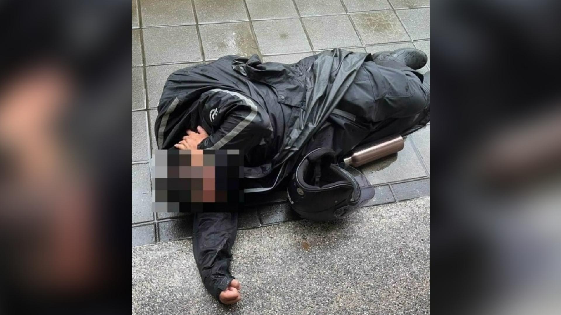 不滿周玉蔻言論,43歲的田姓男子闖進《放言》辦公室,咬傷還攻擊員工的頭部。翻攝畫面