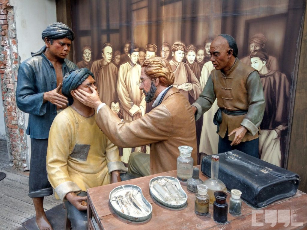 當時的高雄港有許多來自世界各地的船員