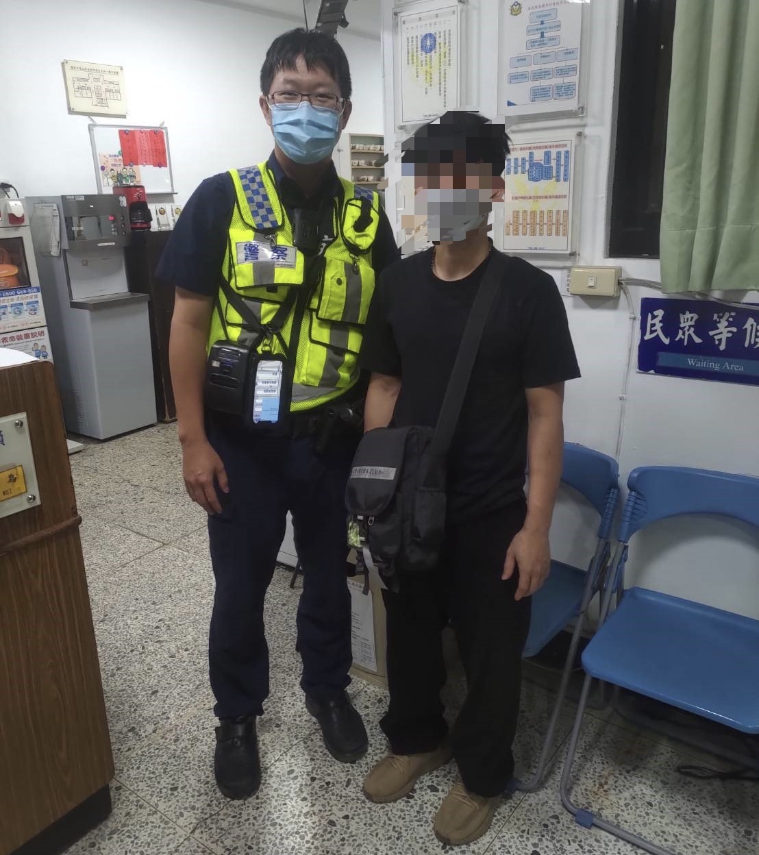 圖片說明:樹林警幫外籍移工失而復得。(記者徐煜勝翻攝)