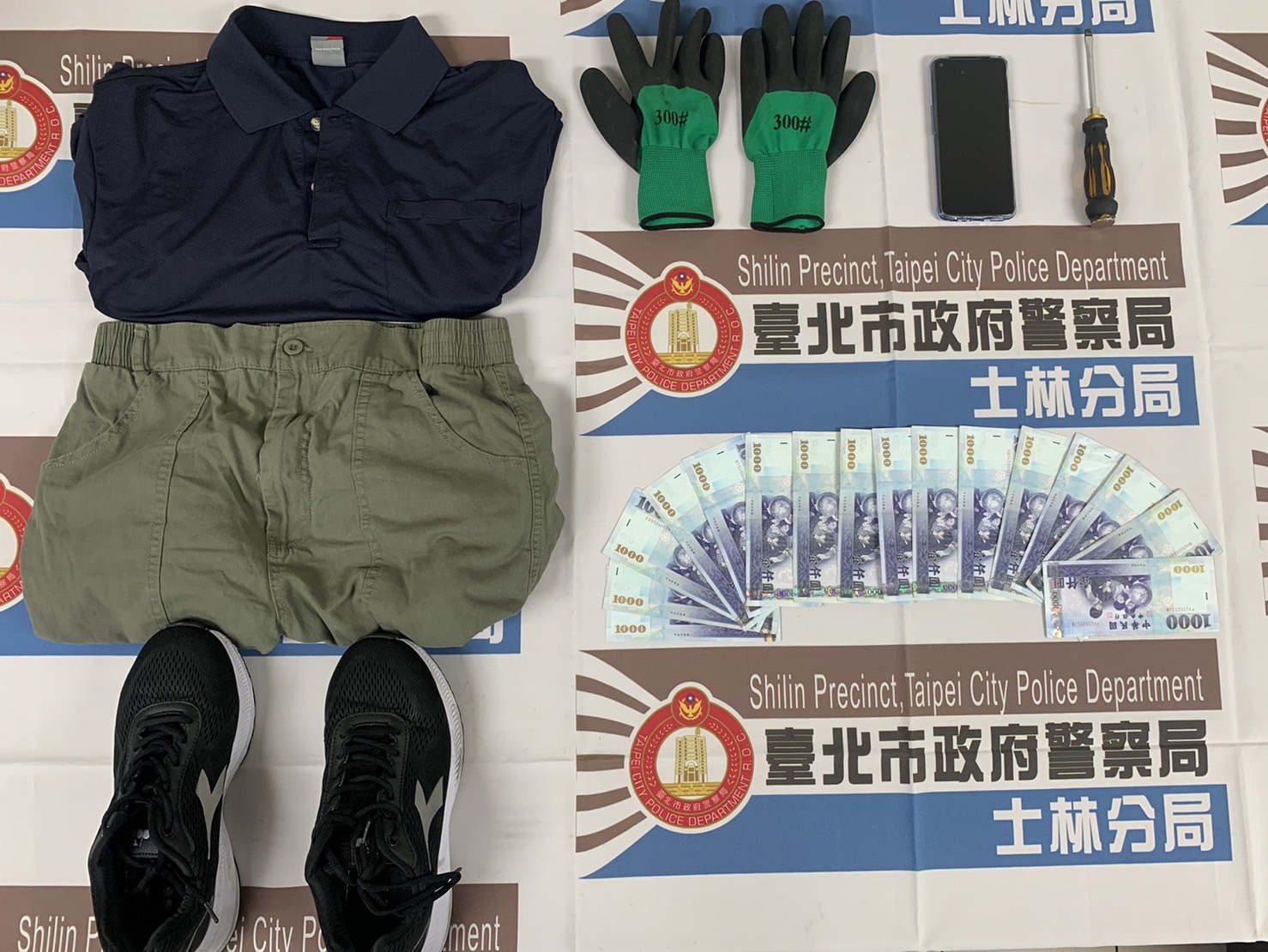 士林分局呼籲，店家業者應加強防盜措施，除裝設監視器、強化鎖頭外，營業所得現金打烊時務必回收，貴重物品亦應置放保險箱內並善盡保管之責