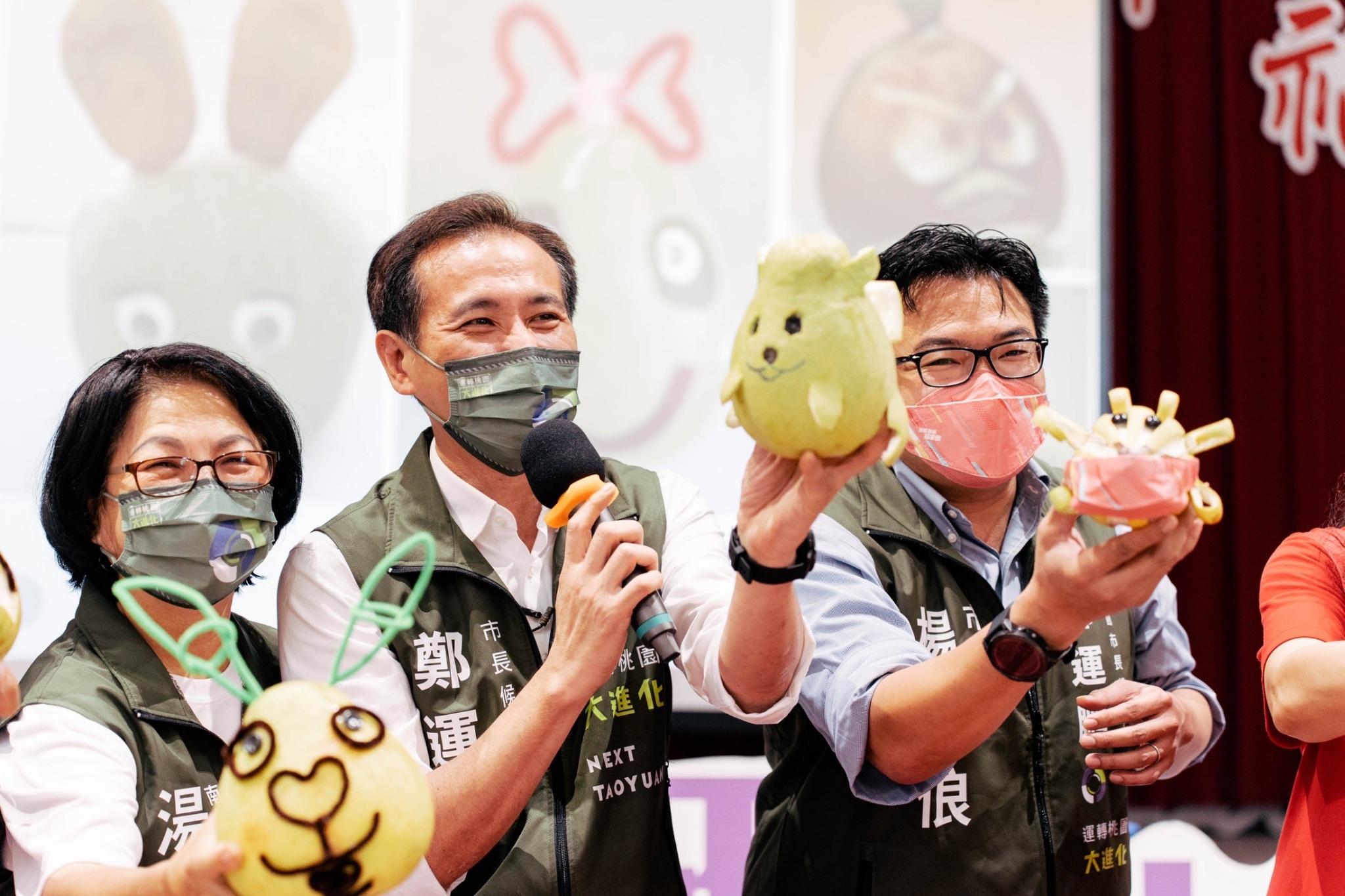 「長者四季春」顧長輩政策 鄭運鵬:關懷據點優先裝置免治馬桶 36 民進黨桃園市長參選人鄭運鵬 3