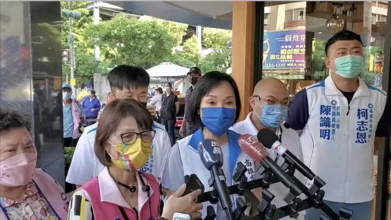 220914陳識明率眾至國民黨市黨部舉牌抗議要求許福明下台 柯志恩支持陳識明同理陳麗娜