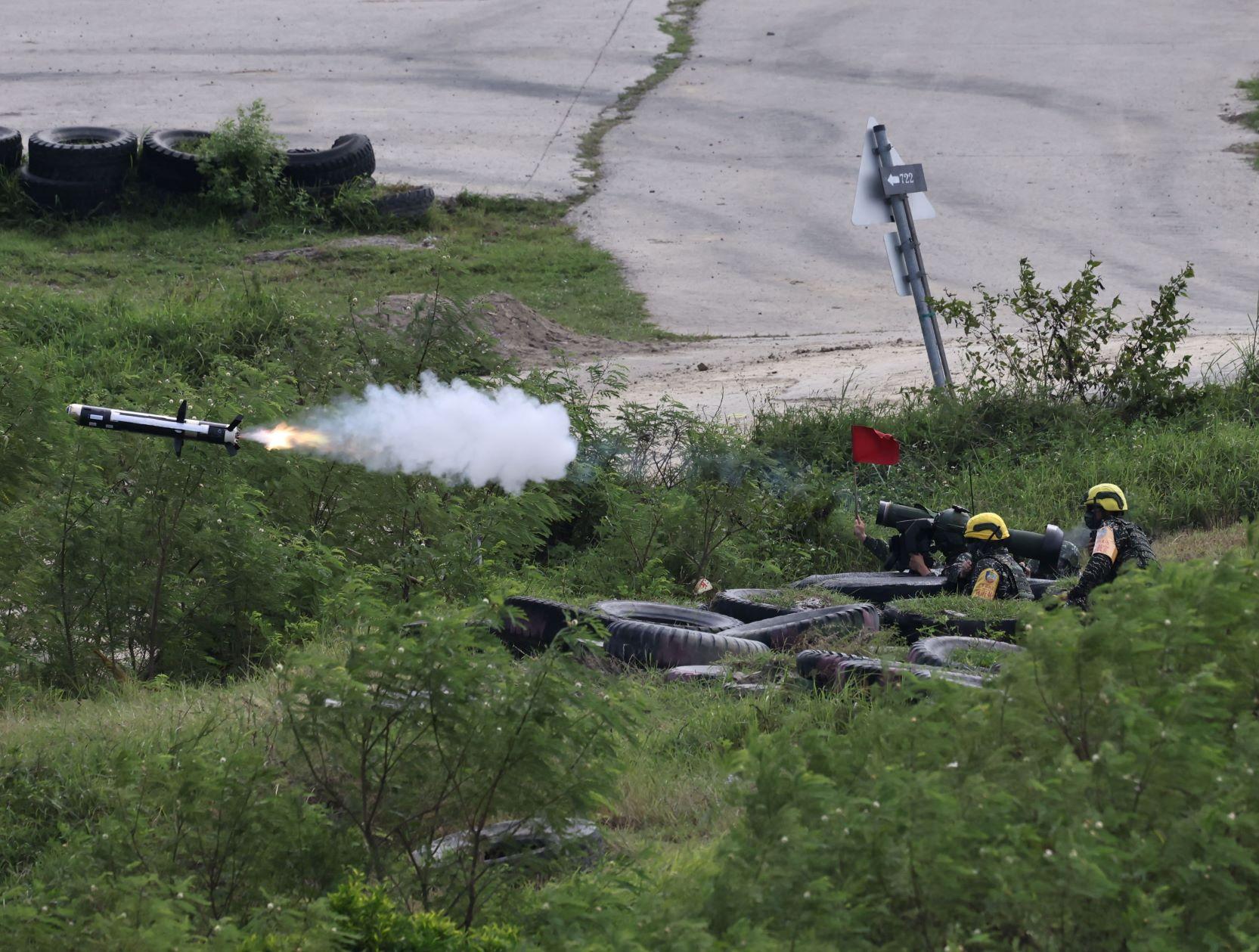 8軍團副指揮官黃忠實少將遭爆料進出情色小吃部。圖為8軍團演習畫面。資料照片