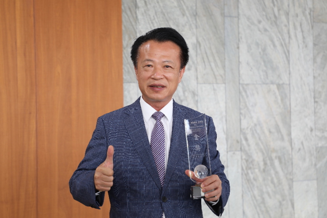 台灣世界新聞傳播協會2022全國縣市施政滿意度調查！嘉義縣施政滿意度全台第一與交通狀況榮獲雙項金獎殊榮！