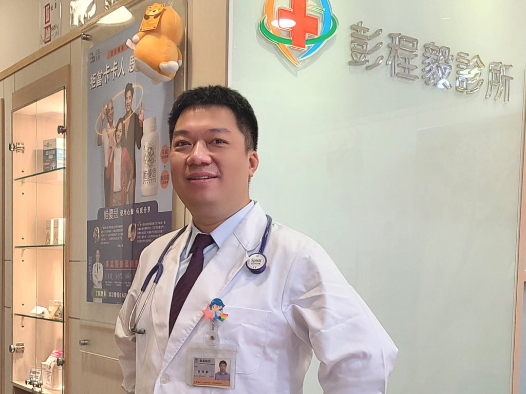 家醫科醫師彭程毅表示,「MD微新防護易」可以有效抵抗環境潛藏的病菌傳播鏈。