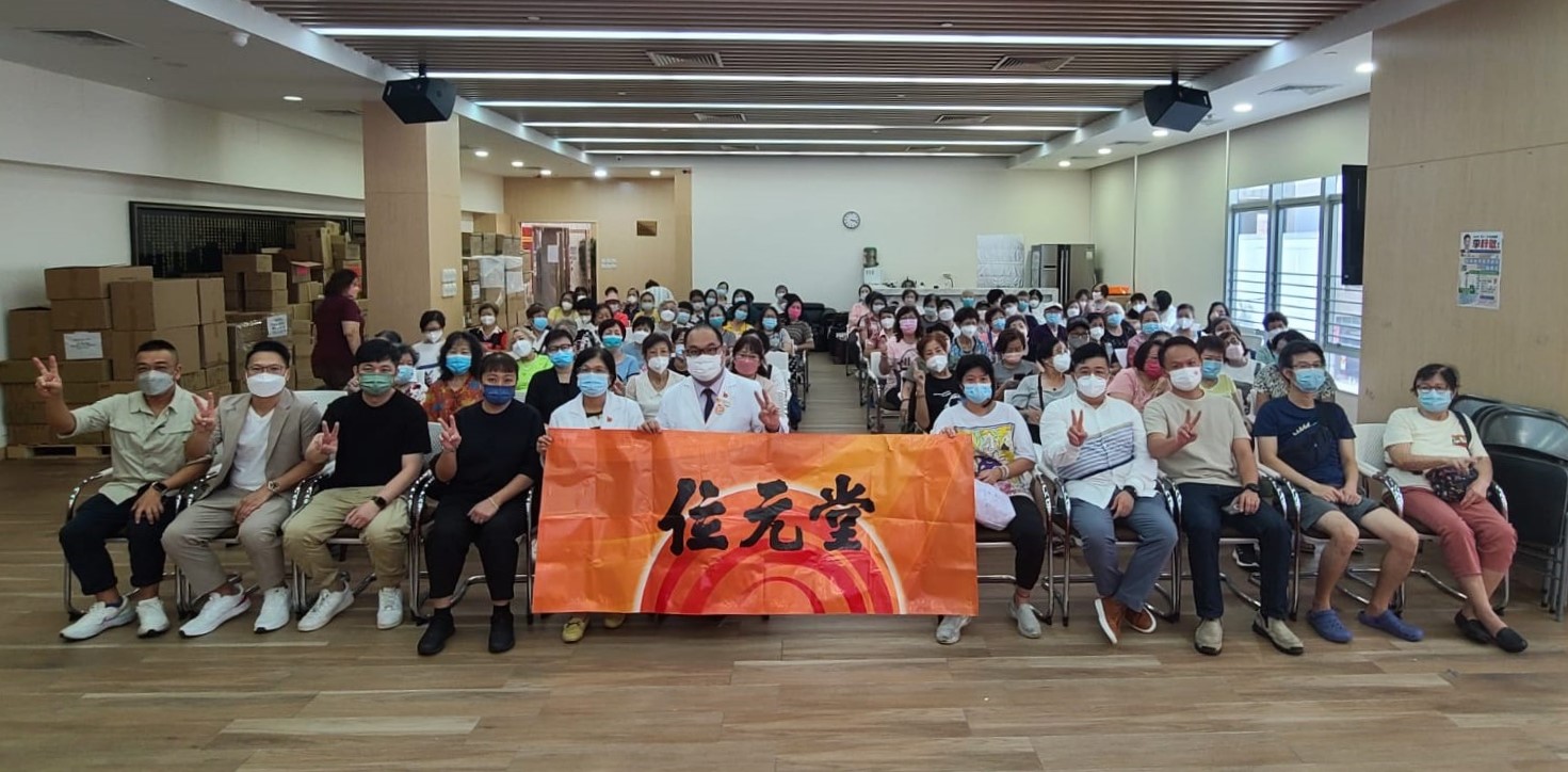 位元堂執行董事鄧蕙敏 身體力行中秋送暖意  贈醫施藥 舉辦社區中醫師講座