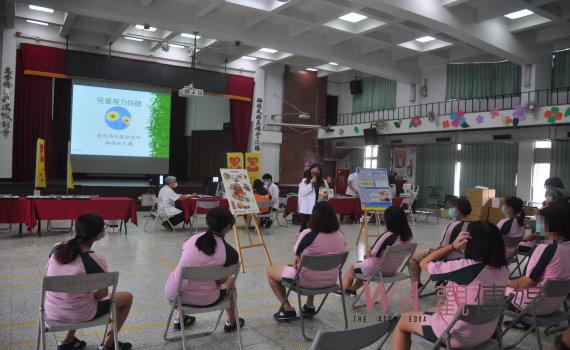 鏟除「惡視力」！守護靈魂之窗　勵志中學孩子免費驗光配鏡