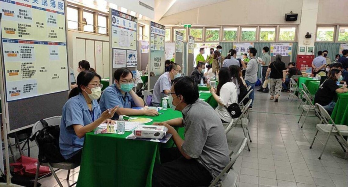 水曜日就業成功!高雄首場全日商企業徵才活動吸引逾250人參加
