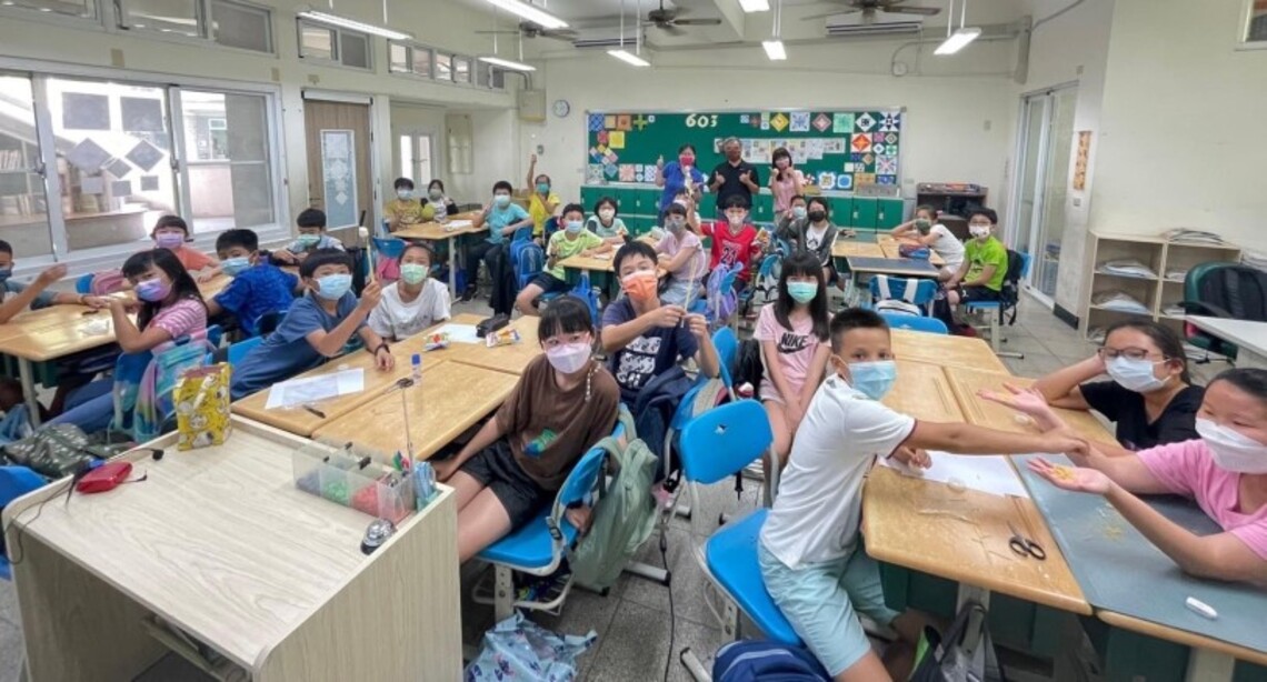 閱讀桌遊培養耐煩的孩子   河堤國小學生藉由體驗式學習完成棉花糖高塔任務