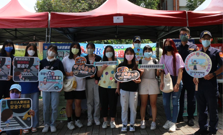 ▲中警局舉辦交通安全月校園巡迴宣導,建立學生正確的用路觀念 (圖/台中市警察局 提供)