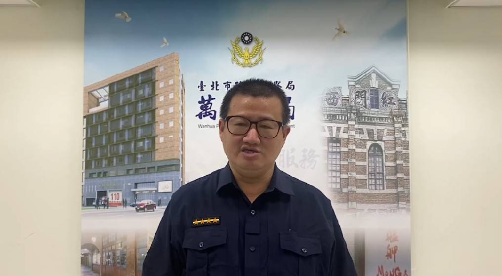 圖片說明: 龍山所副所長洪信智進行案情說明。(記者徐勝煜翻攝)