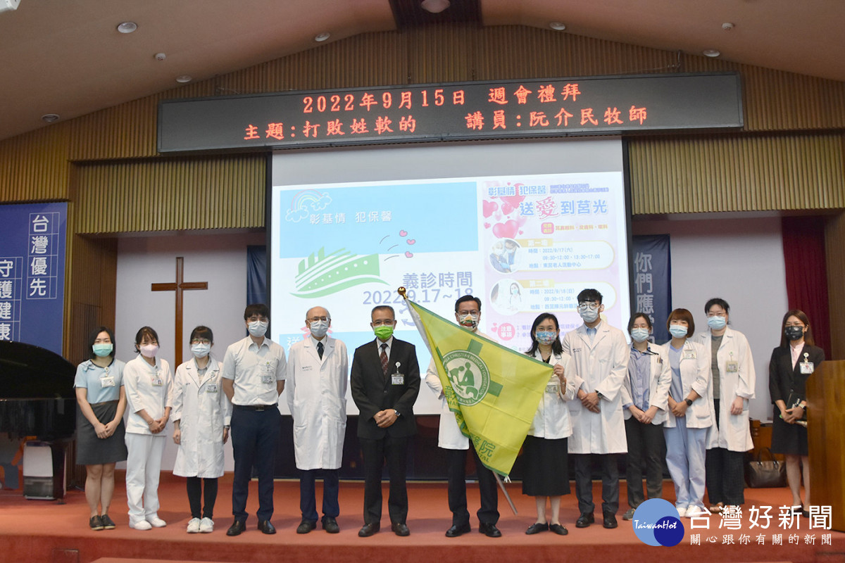 彰基院長陳穆寬教授（圖中）率領醫療團前往連江縣莒光鄉義診。圖／記者鄧富珍攝
