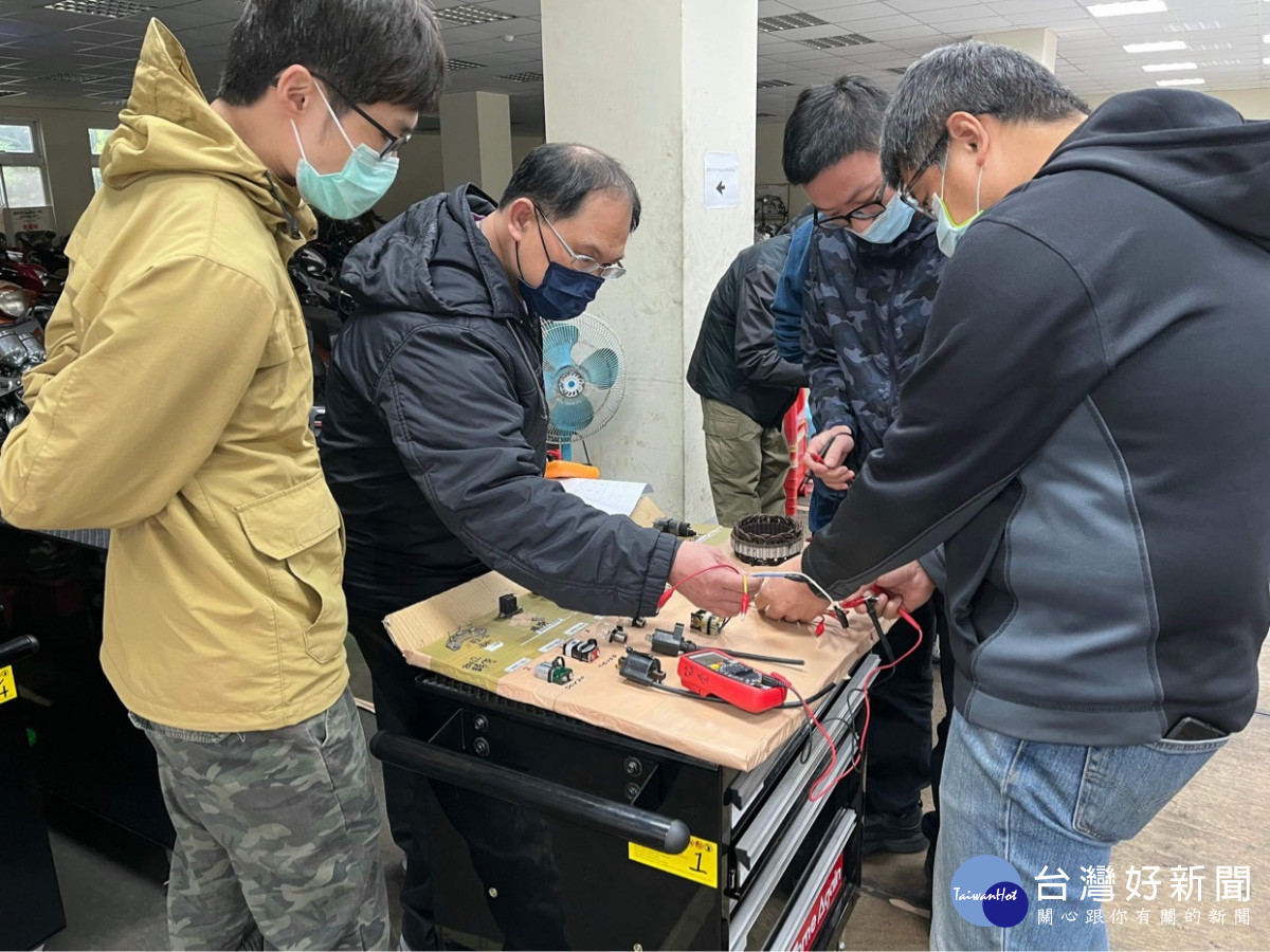 在職勞工參加機車修護課程參訓實況。<br /><br /> <br /><br /> 