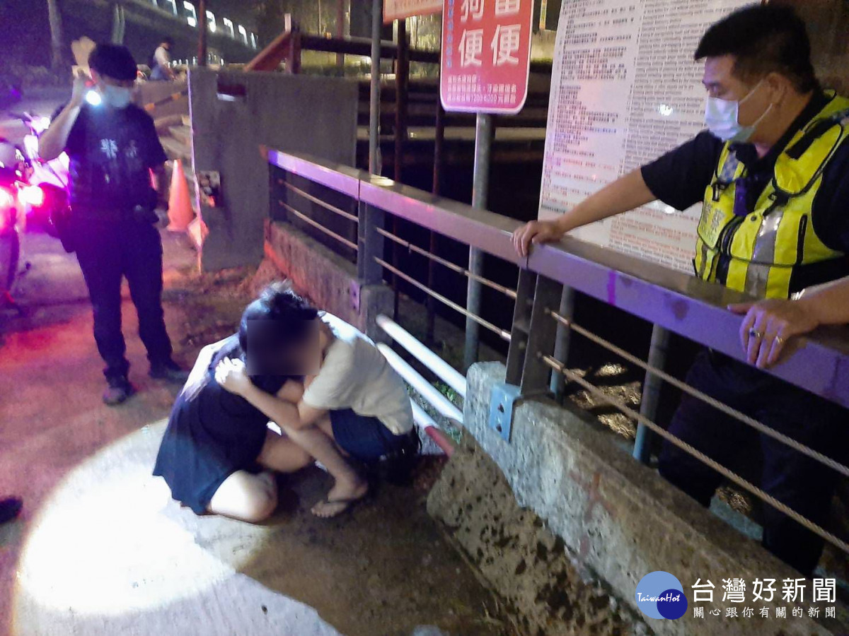 婦人與子爭吵負氣離家,警急救援幸平安。