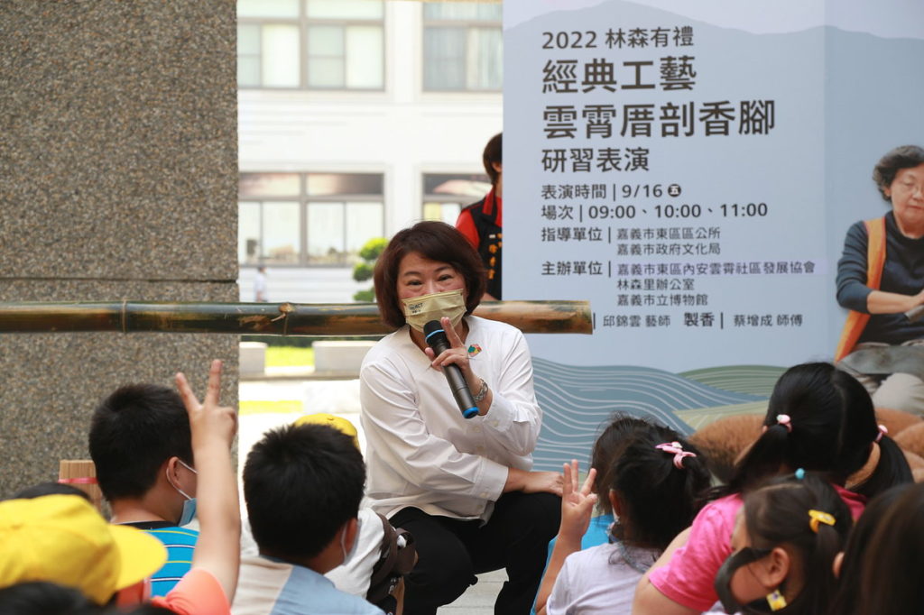 市長和小朋友互動