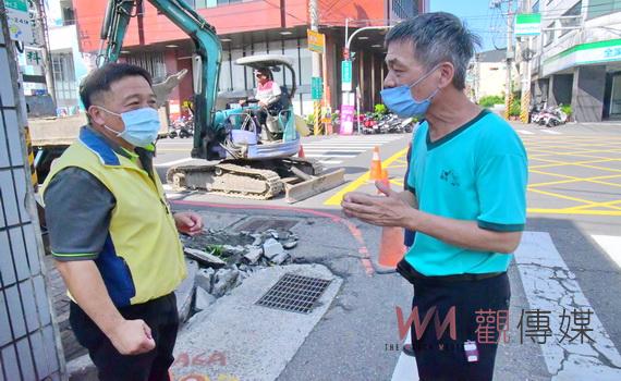 員林市民代表張偉傑看見路面危機,僑信國小學童用路安全有保障!