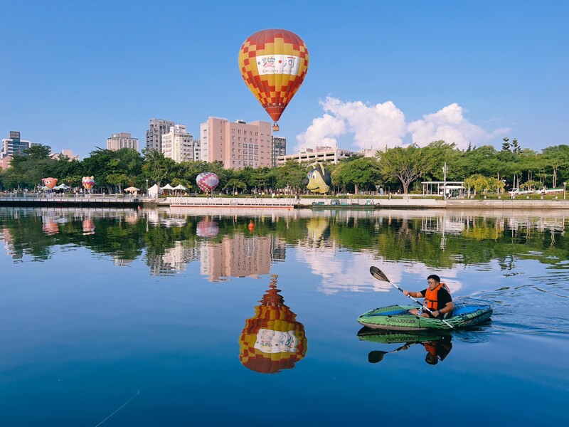 漾新聞|高雄愛月熱氣球愛河接棒起飛 美景當前搭配假日市集 好拍好看又好逛