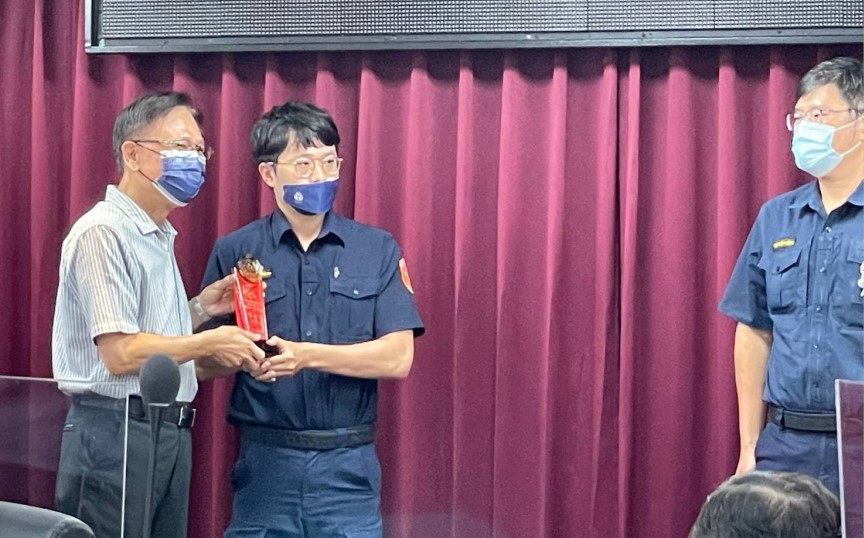 ▲霧峰內新所警員蔡宏旻獲中警局認證「協尋高手」,今年第2季失蹤人口協尋評鑑工作第3名 (圖/台中霧峰分局 提供)